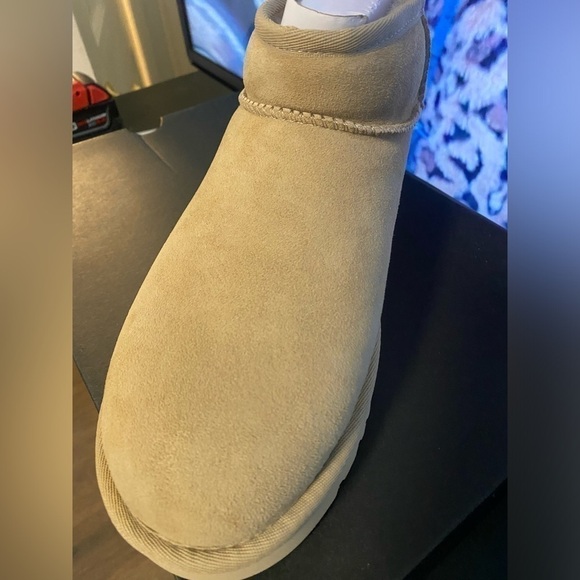 NWT IN BOX UGG Ultra Mini Classic Driftwood Size 10 - Picture 3 of 9